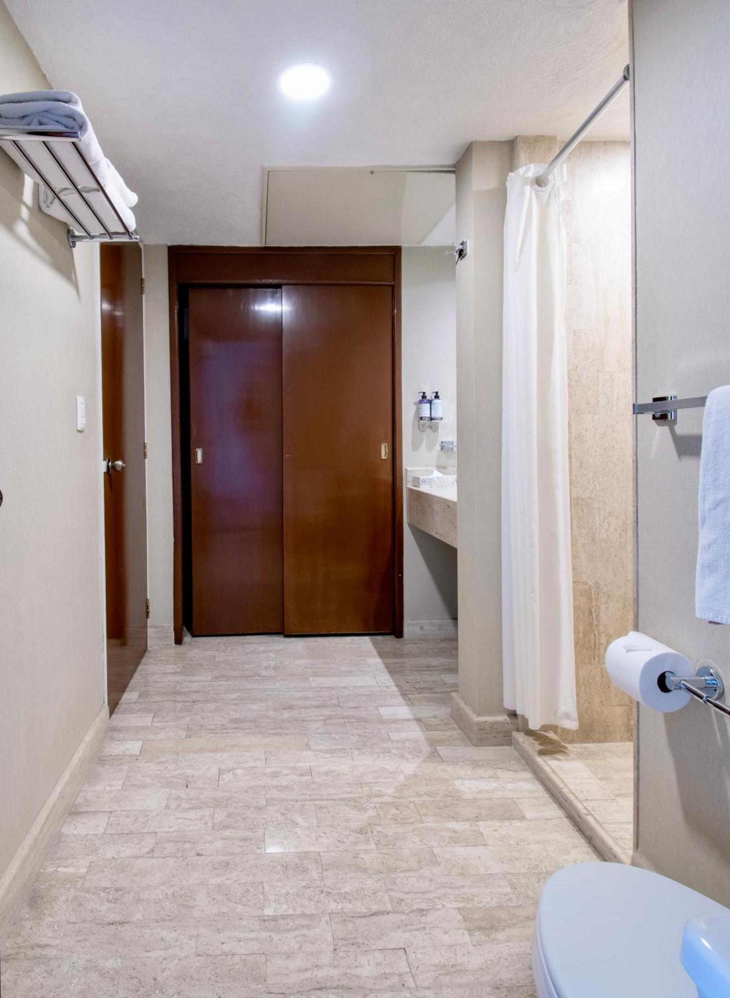 Hotel Plaza Genova Centro Guadalajara Eksteriør billede